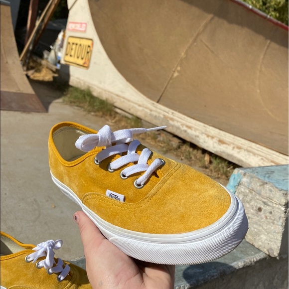 Classic Yellow Suede Authentic Vans - Picture 2 of 9